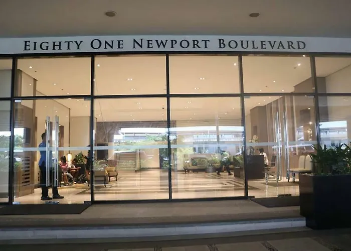 Eighty One Newport Boulevard Apartamento